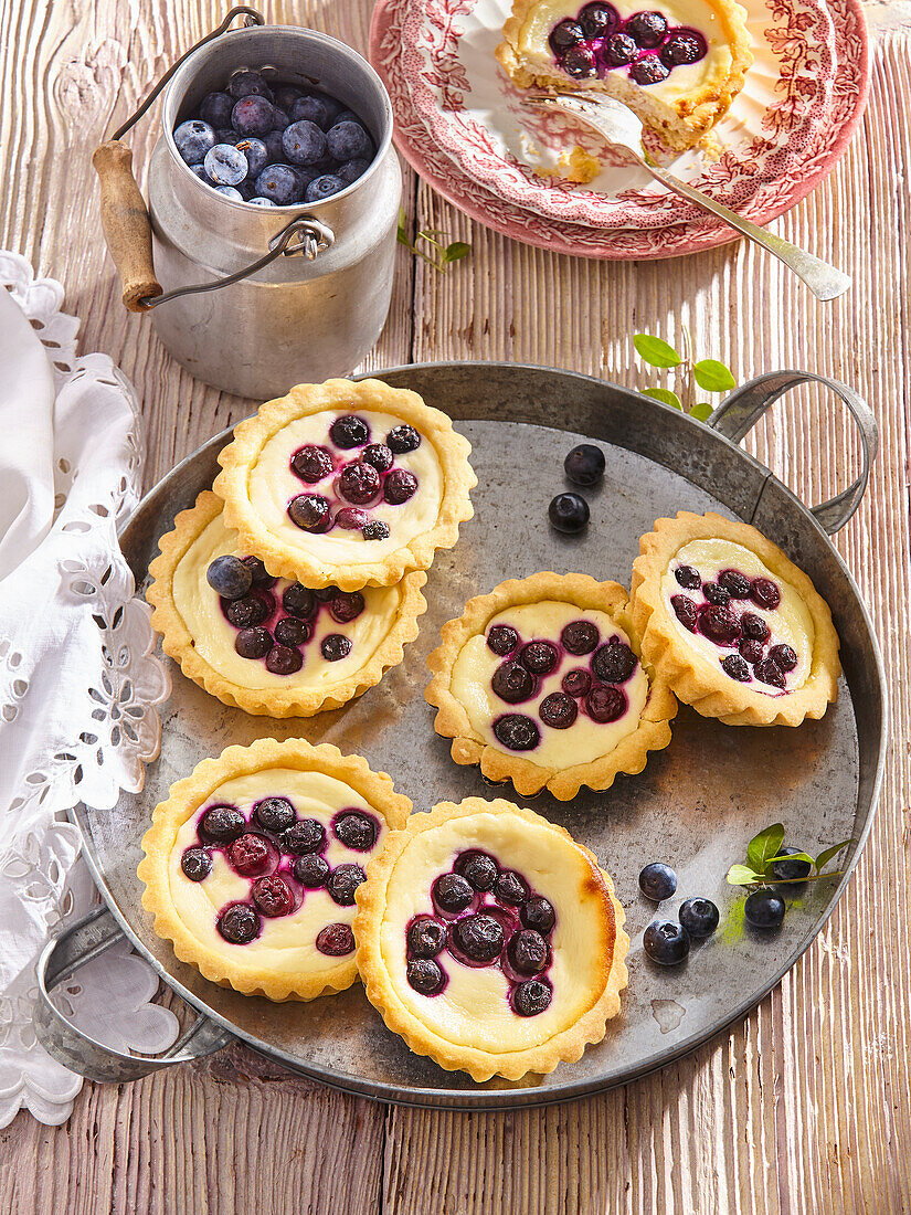 Tartlets with blueberries