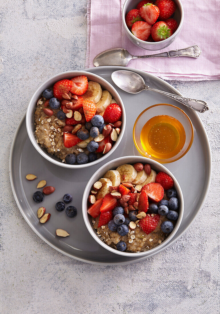 Porridge with nuts and fruit