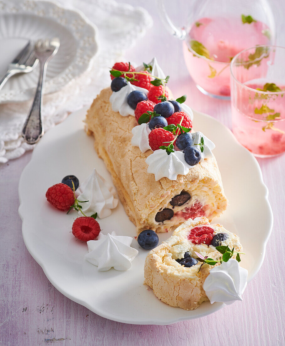 Meringue roll with forrest berries