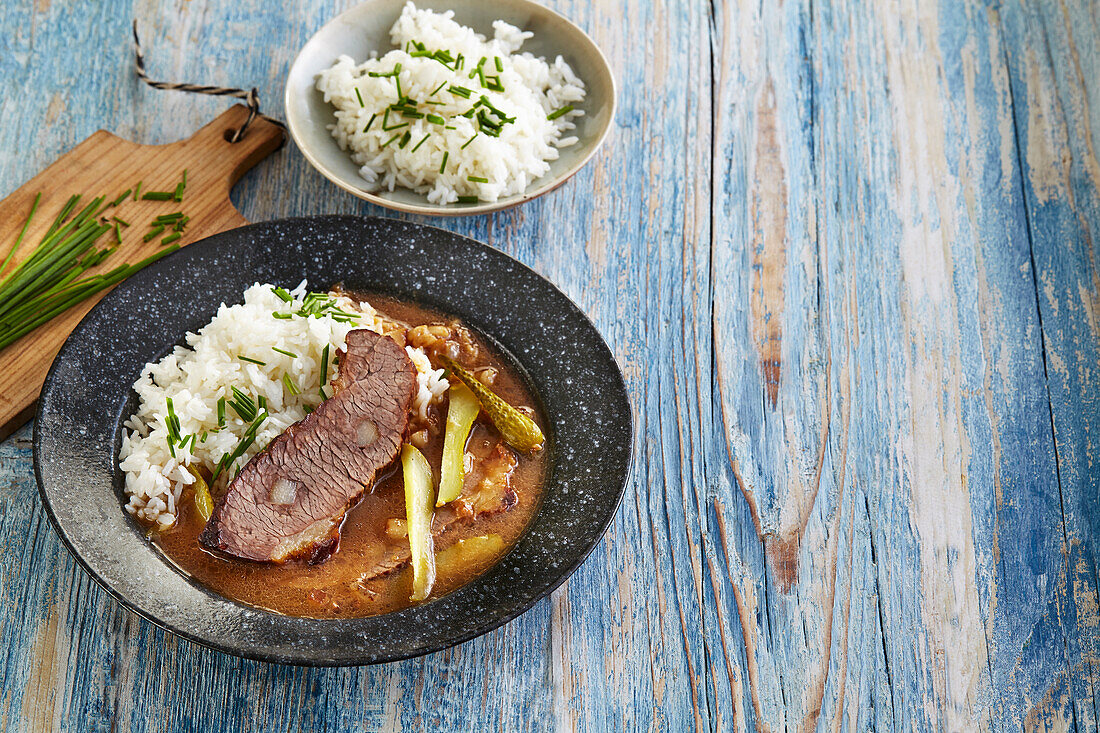 Roastbeef with pickled cucumber sauce