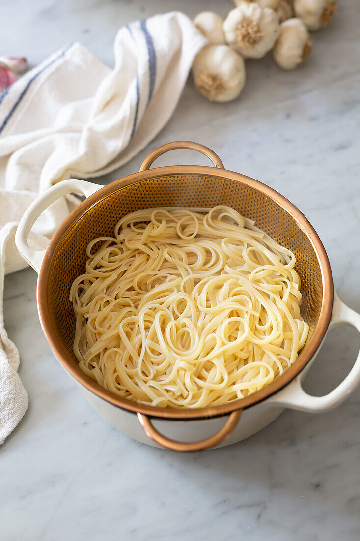 Pasta linguini draining