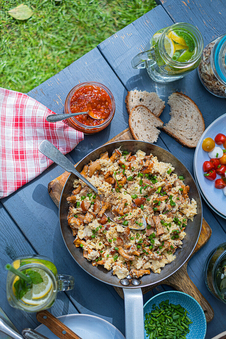 Scrambled eggs with sausage and chanterelle mushrooms