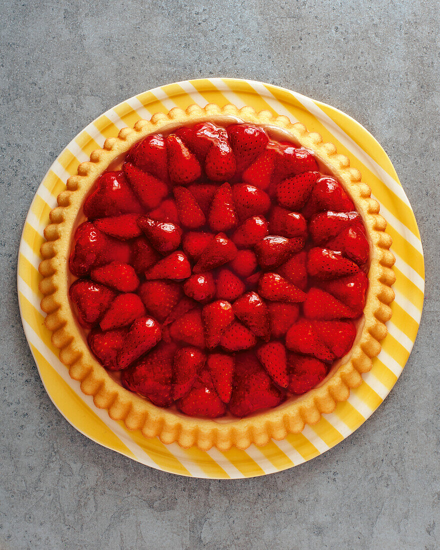 Biskuitkuchen mit Erdbeeren