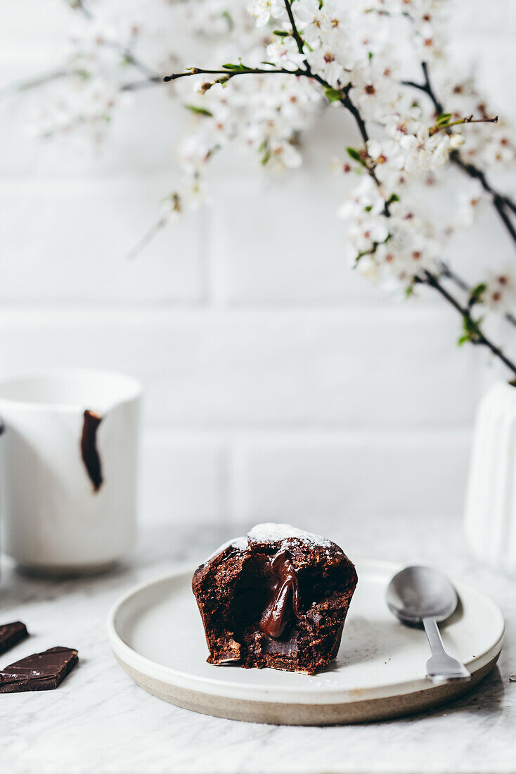 Cupcake mit flüssiger Schokolade drin