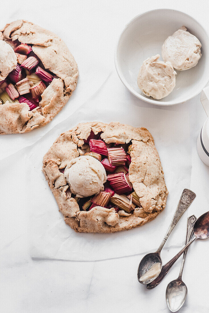 Galette with rhubarb and vanilla ice cream