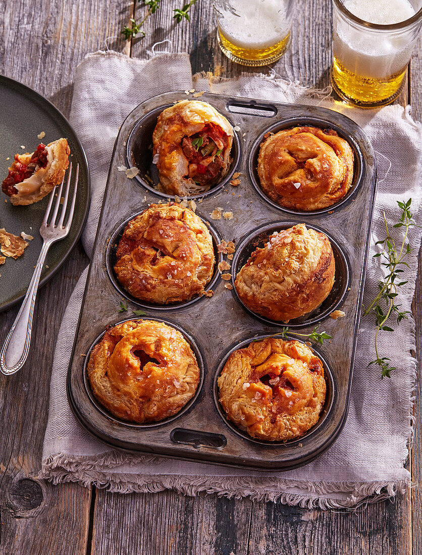 Pikante Muffins mit Rindfleisch und Schwarzbier