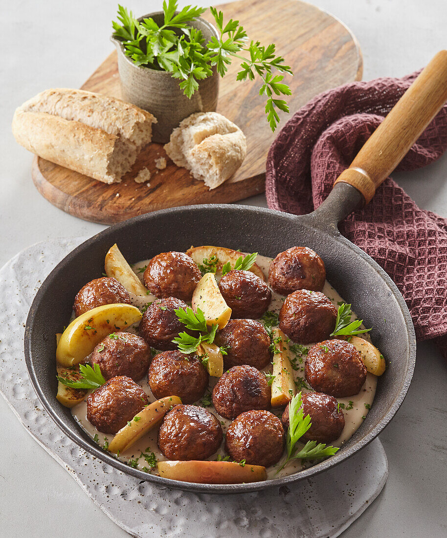 Meatballs with apples