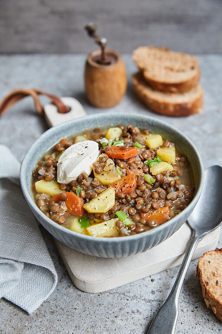 Lentil stew with sour cream