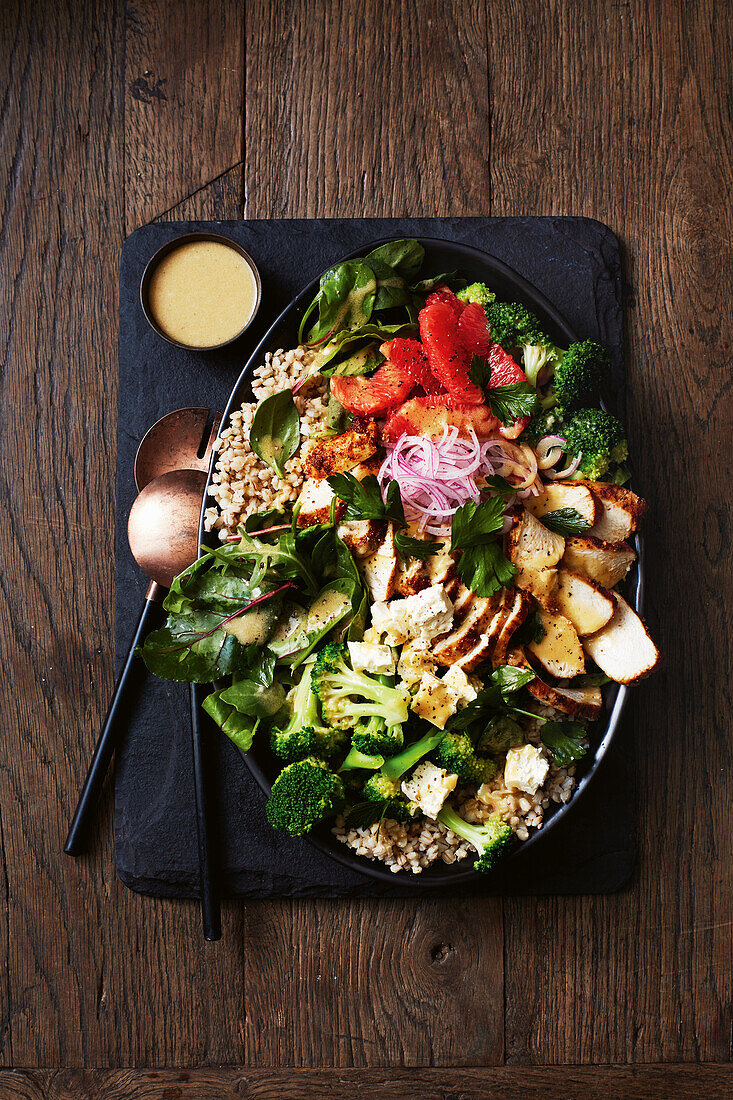 Warmer Hühnchen-Brokkoli-Salat mit Grapefruit-Dressing