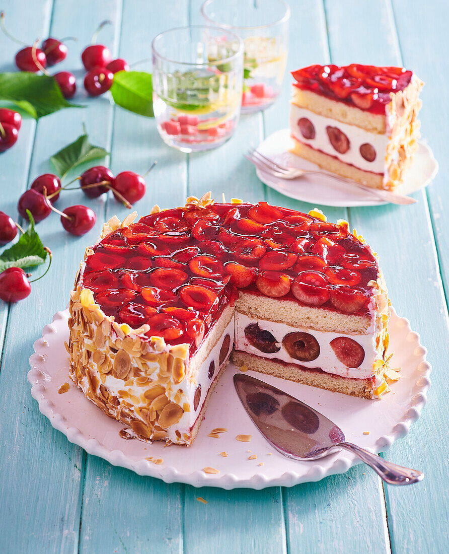 Sahne-Kirsch-Torte