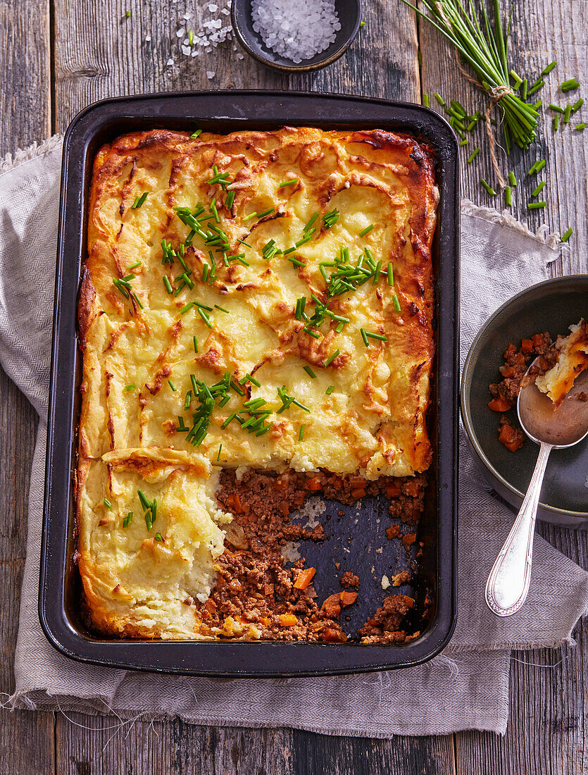 Shepherd's Pie (minced meat casserole with mashed potatoes, England)