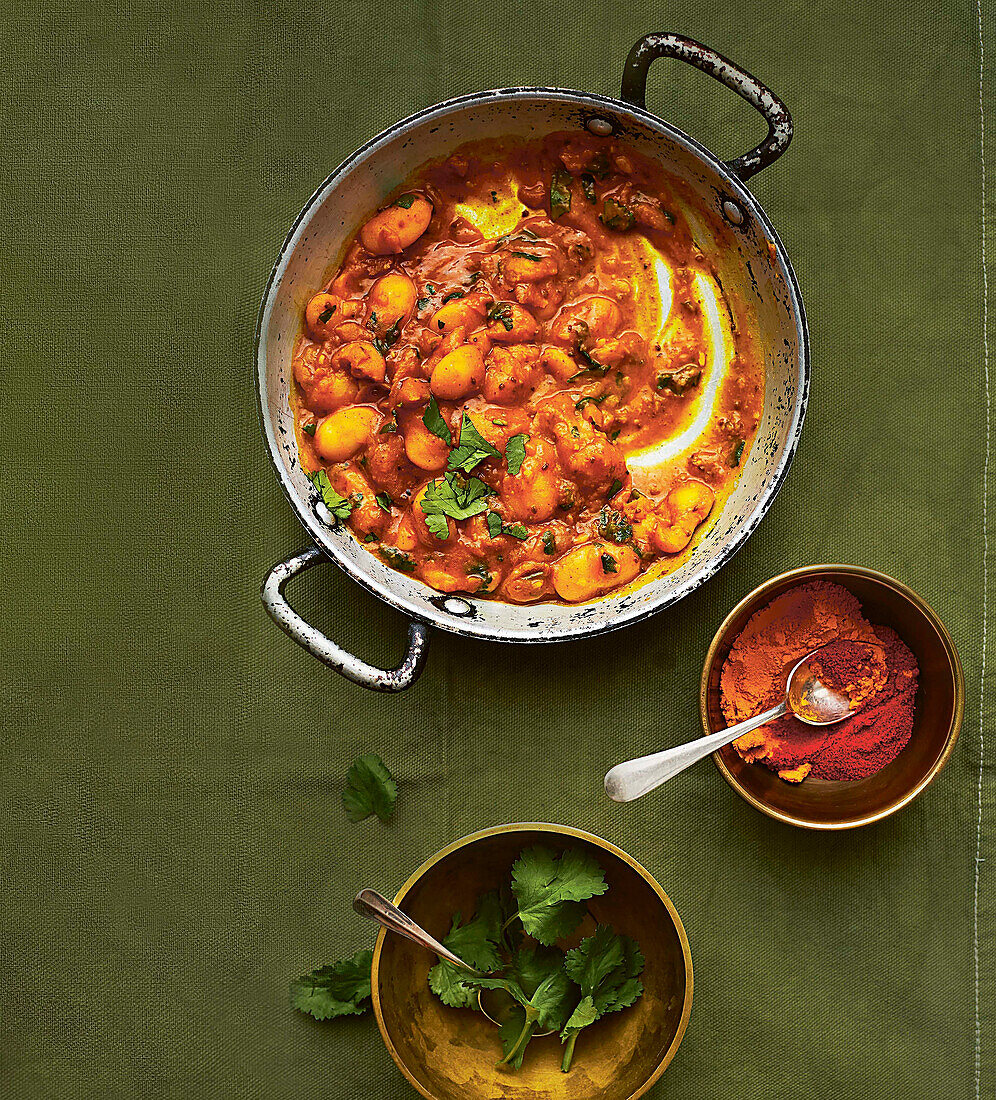 Butterbohnen-Curry mit Ajowan-Kümmel, Jaggery und Tamarindenpaste