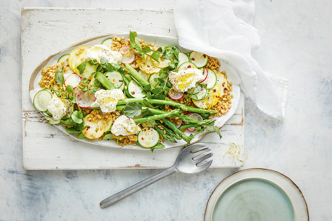 Freekeh mit eingelegtem Frühlingsgemüse