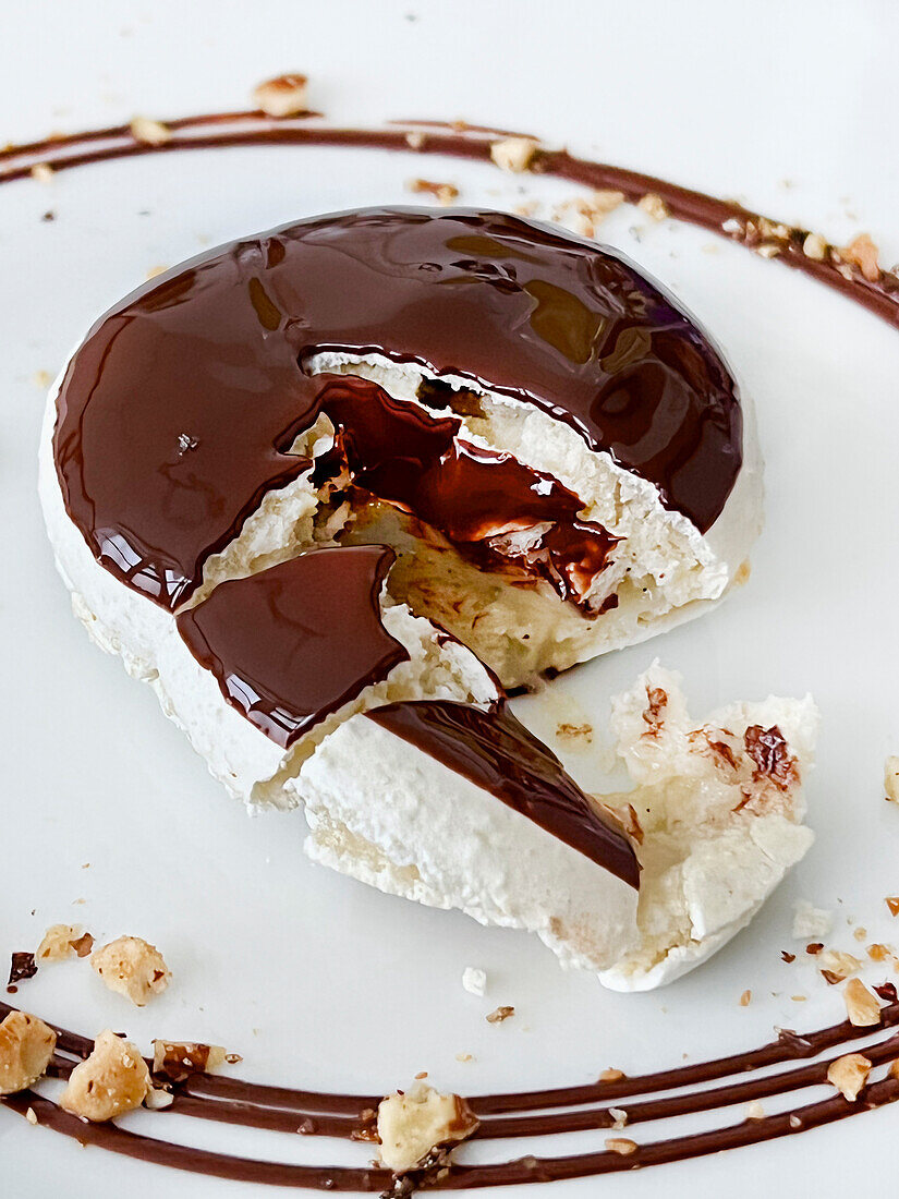 Jerusalem artichoke macaron with chocolate icing