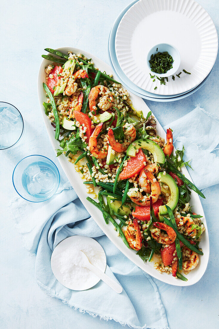 Barbecued prawn salad with avocado and beans