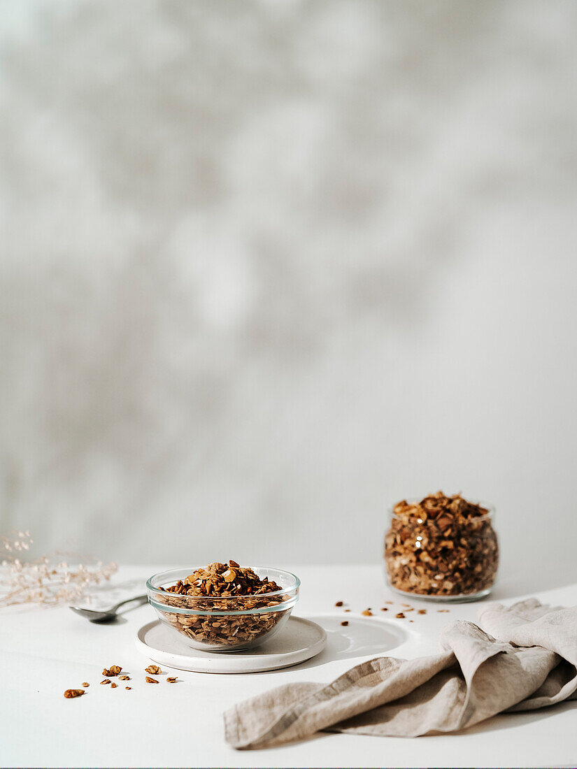 Glutenfreies Müsli in Glasschüssel