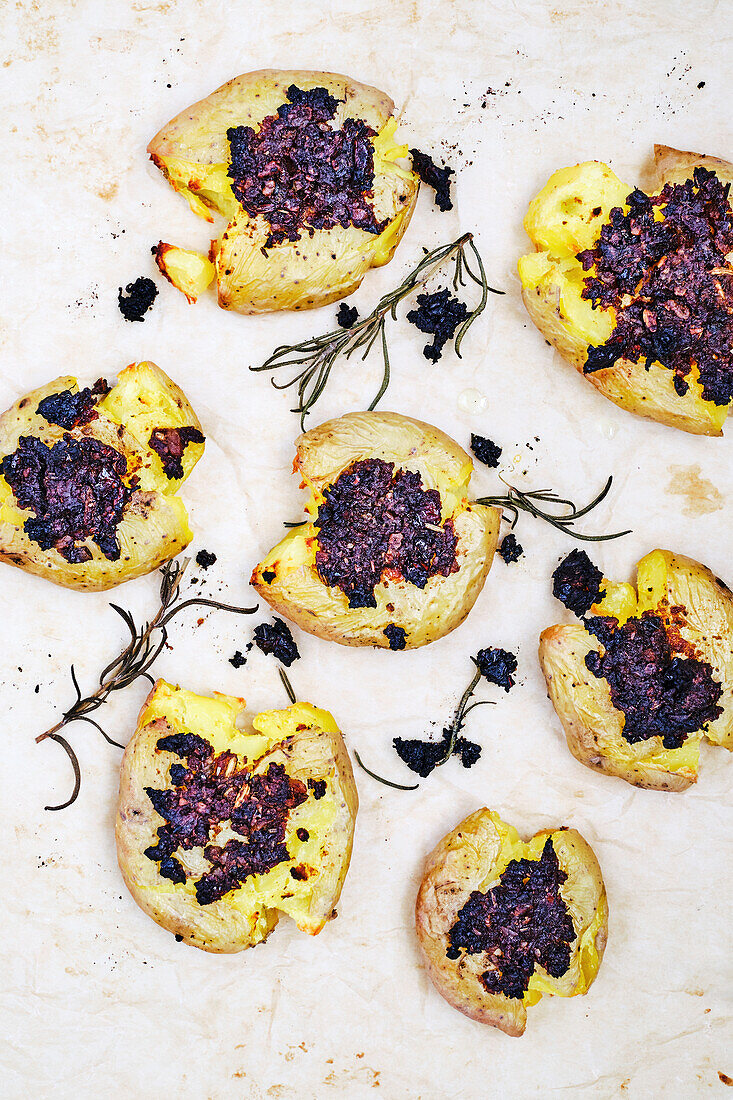 Smashed potatoes with red pistachio pesto