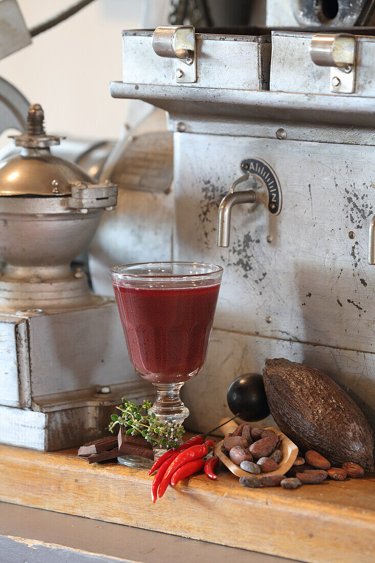 Roter Glühwein mit Chili- und Kakaopulver (Trosttrunk)