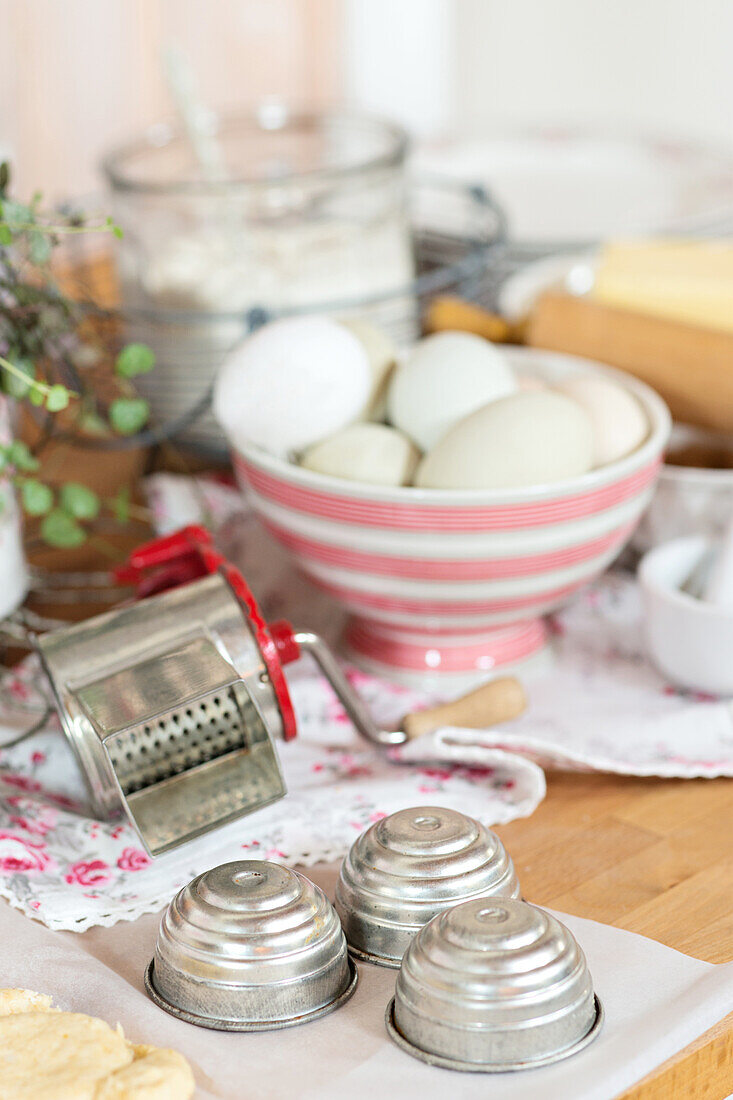 Baking tin, potato ricer and eggs