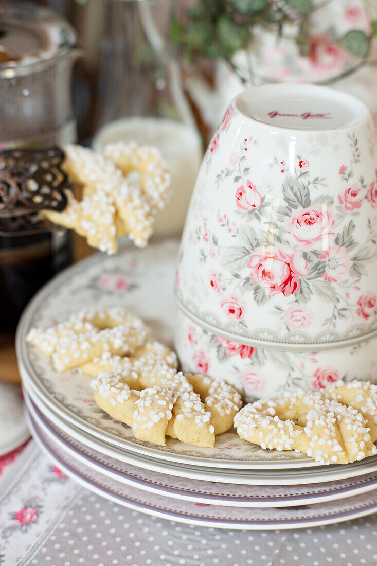 Potato pretzels with granulated sugar