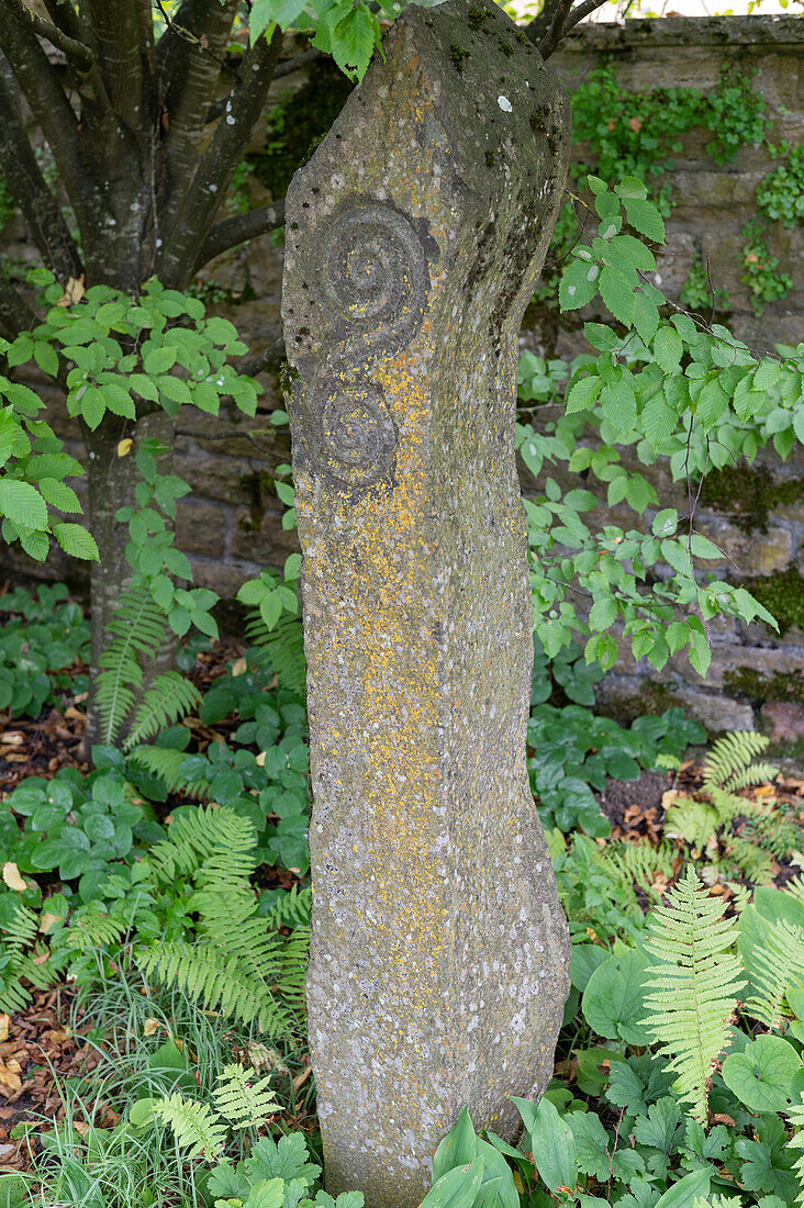 Geomantic granite stele with double spiral