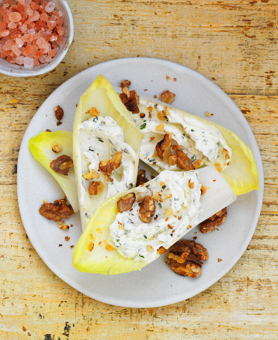 Chicory salad with walnuts