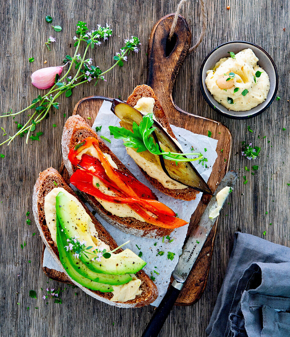 Open sandwiches with bean puree and vegetables