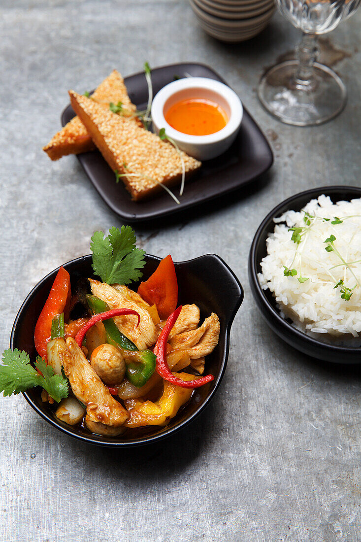 Hähnchen-Thai-Curry mit Reis