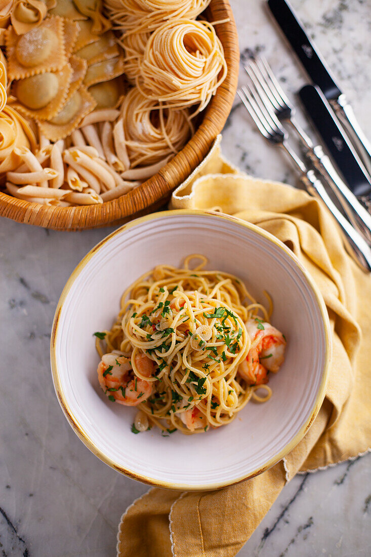 Hausgemachte Spaghetti mit Garnelen