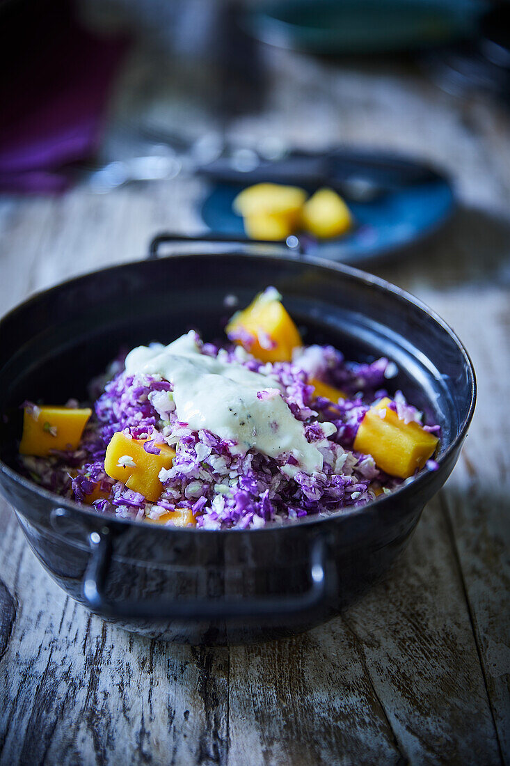 Red cabbage and lentil salad with mango