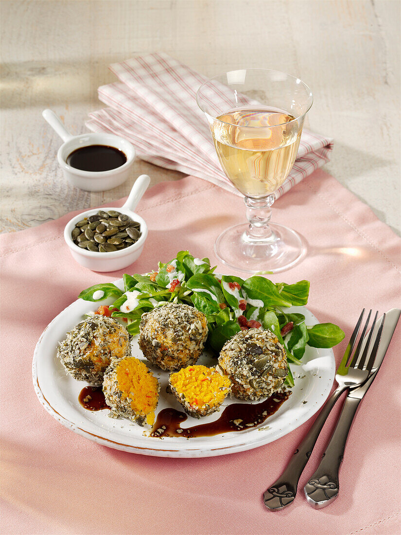 Kürbisknödel mit Feldsalat