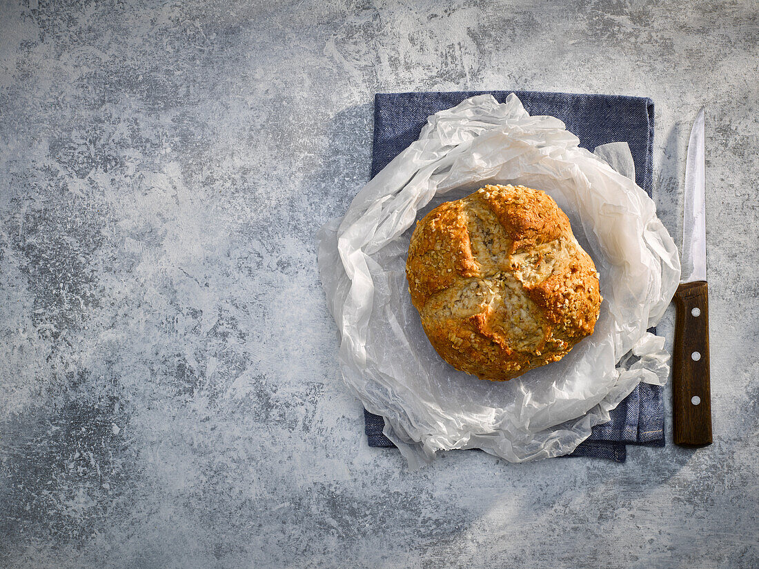 Soda bread with honey and oatmeal