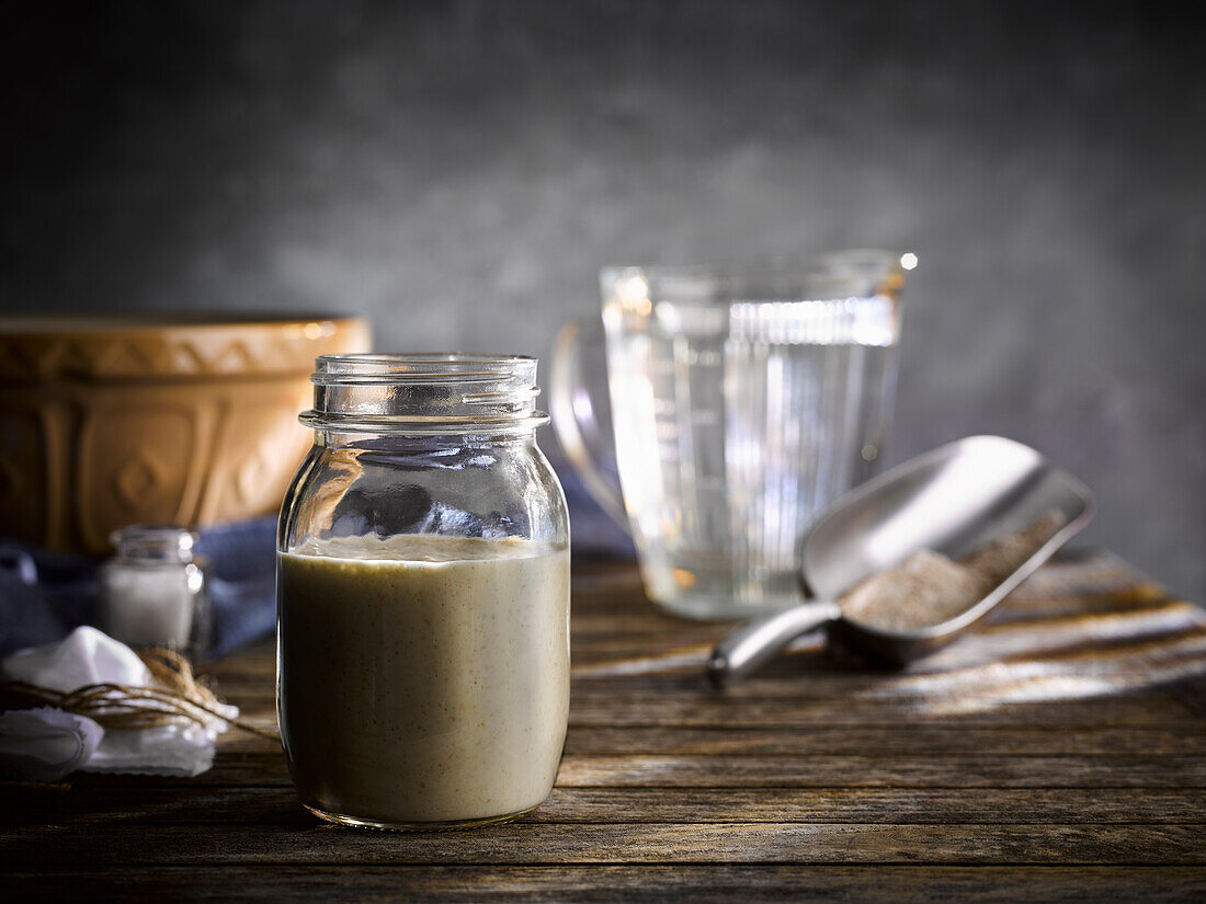 Sauerteig-Starter in einem Glas