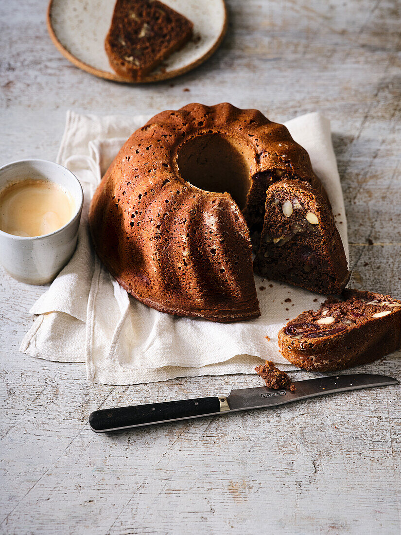 Malt beer brioche with pecan nuts