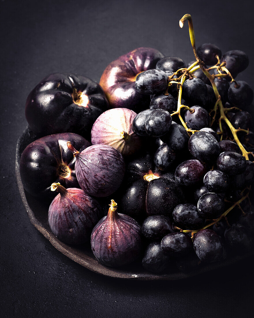 Figs, grapes, tomatoes in the bowl