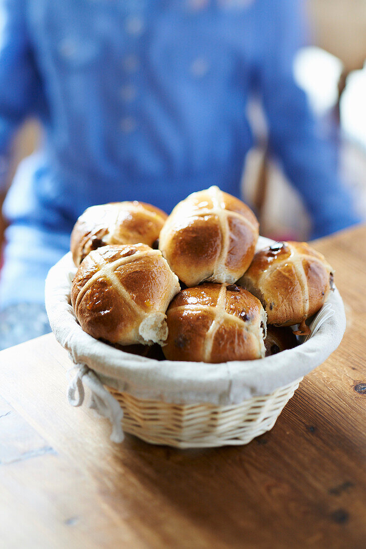 Hot Cross Buns mit Schokoladensplittern