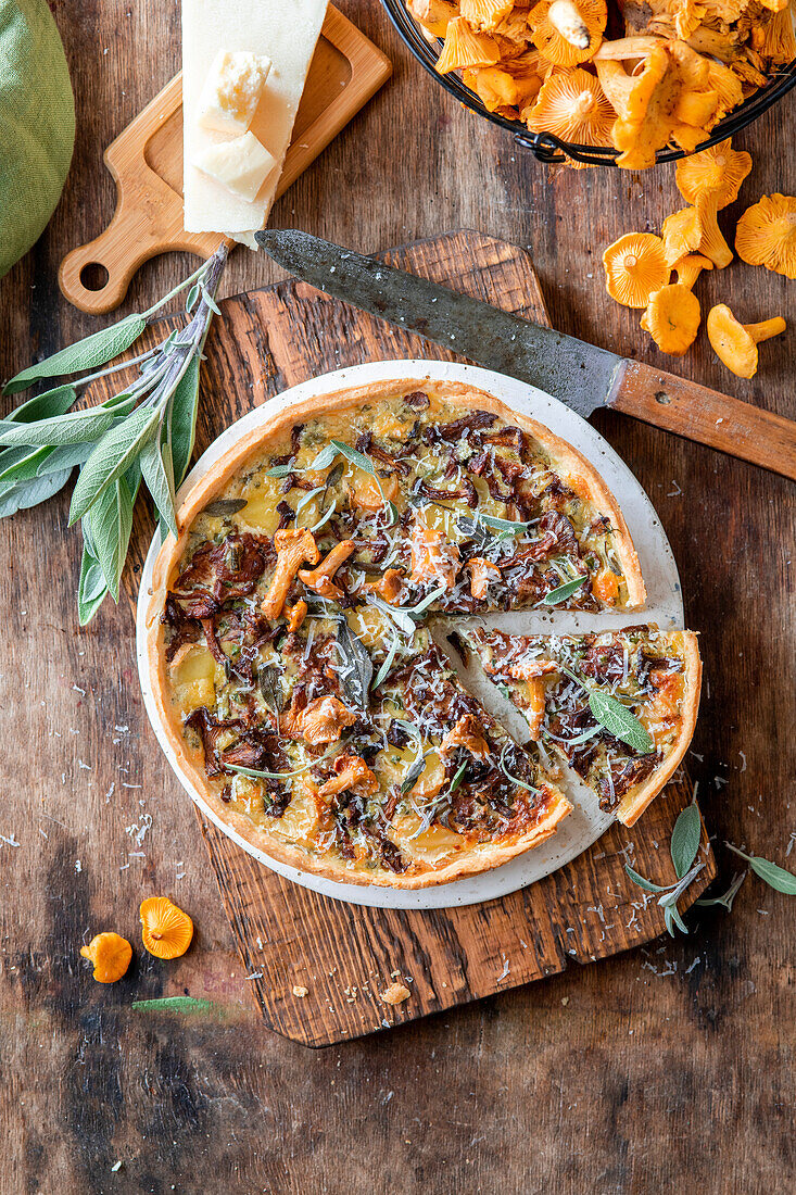 Mushroom pie with chanterelles