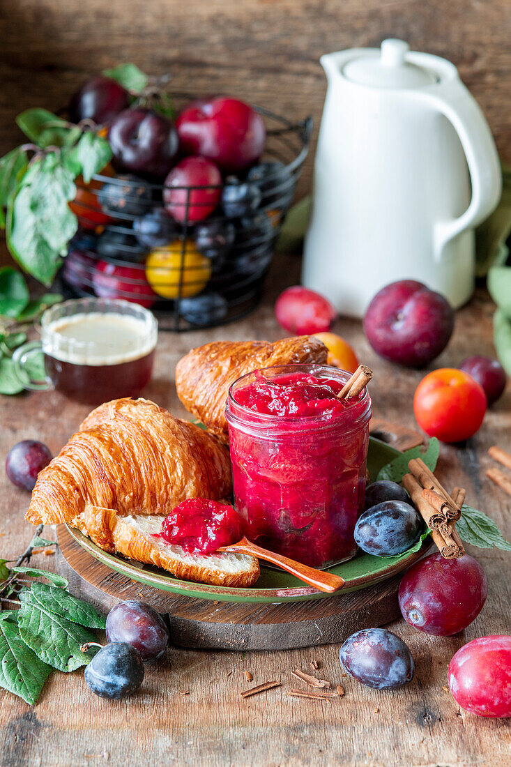 Pflaumenmarmelade mit Gewürzen