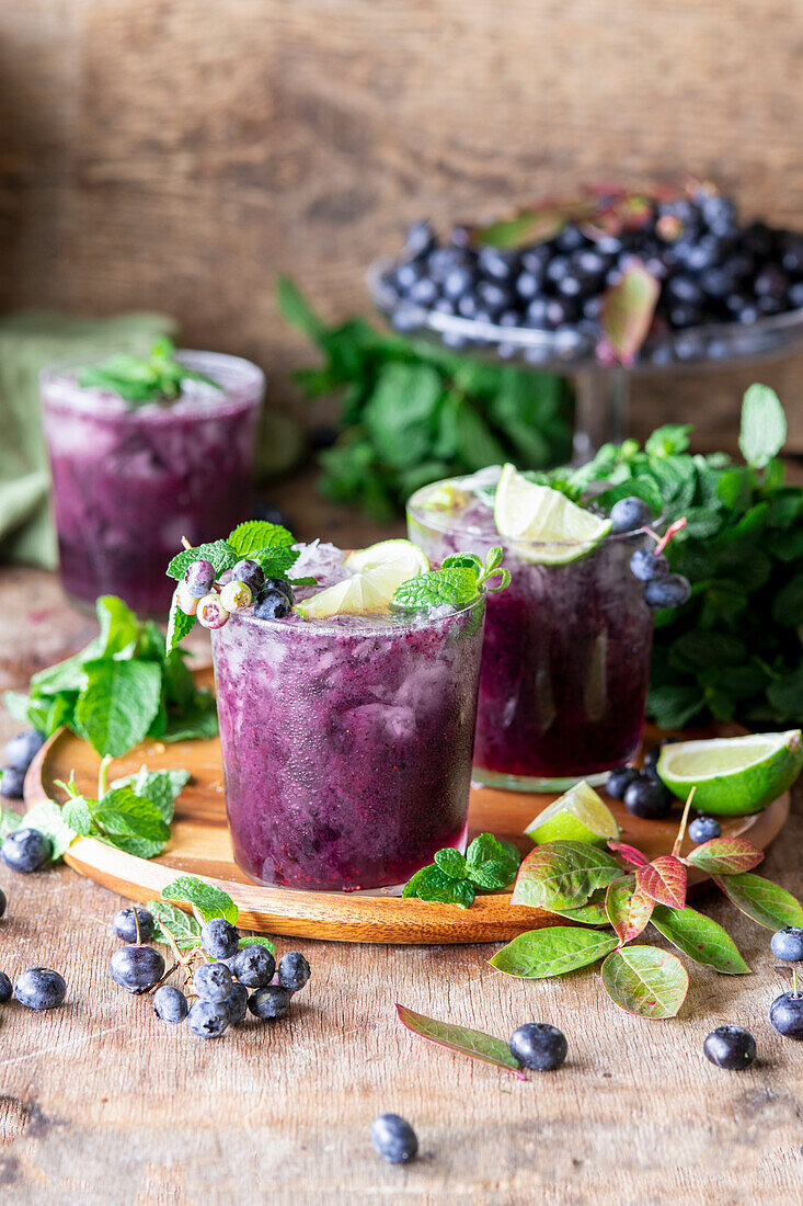 Heidelbeerlimonade mit Zitrone