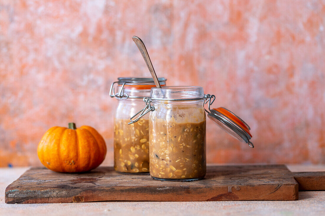 Pumpkin fruity overnight oats with figs