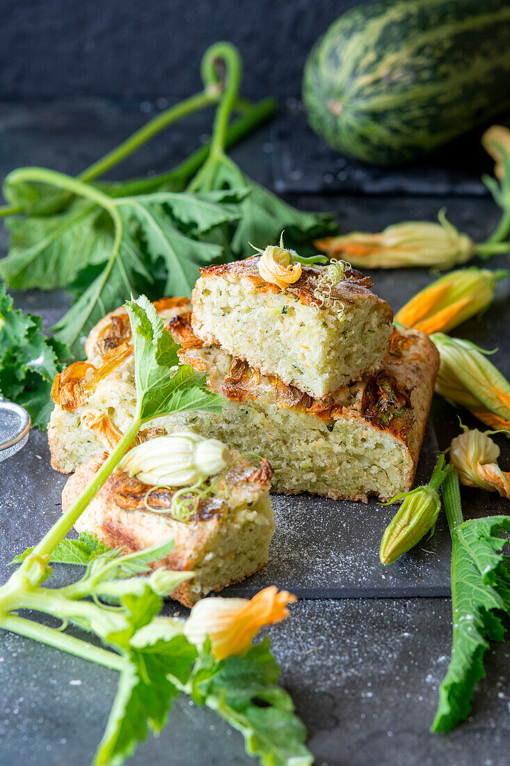 Süßer Zucchinikuchen mit Zitrone