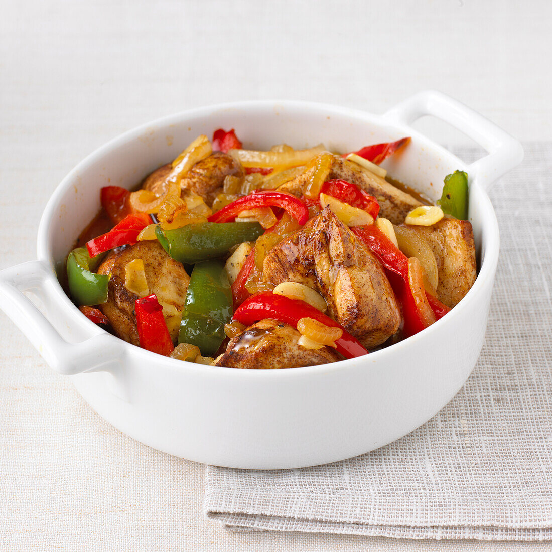 Chicken with cinnamon and peppers
