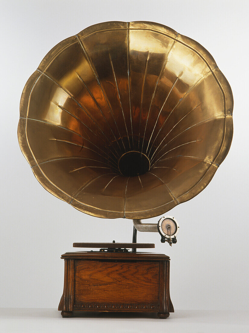 Early twentieth-century phonograph