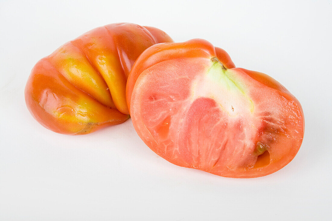 Brandywine tomato cut in half