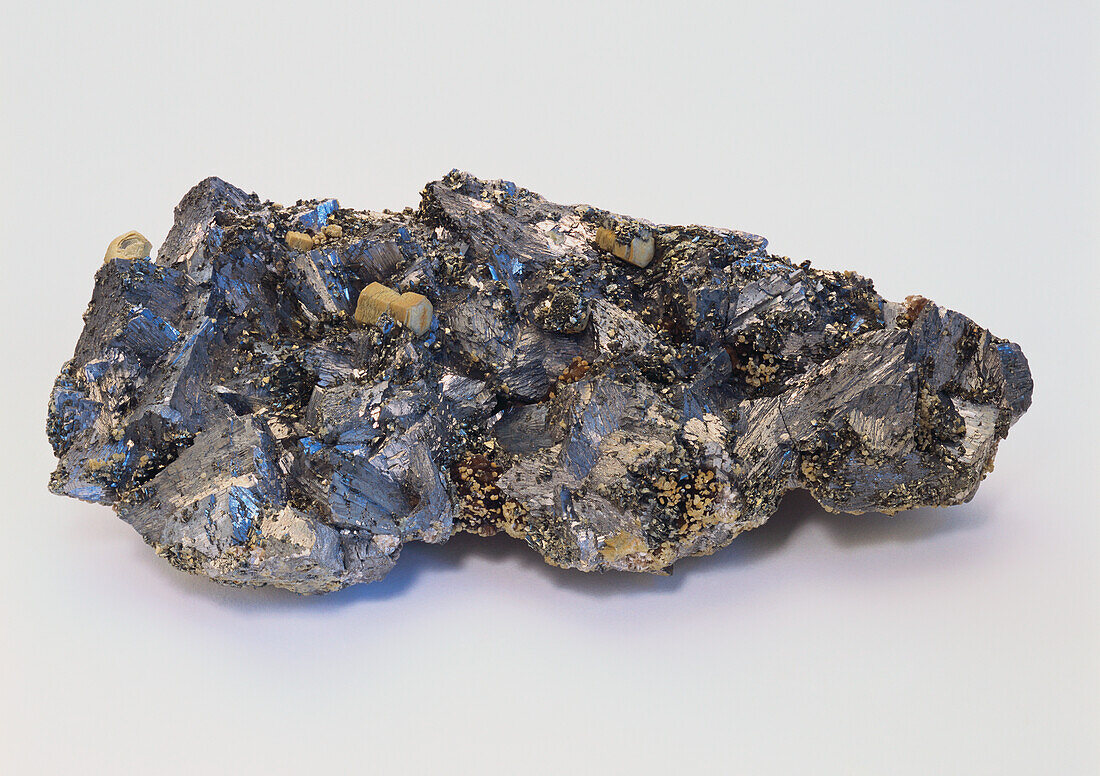 Arsenopyrite with siderite and pyrite crystals