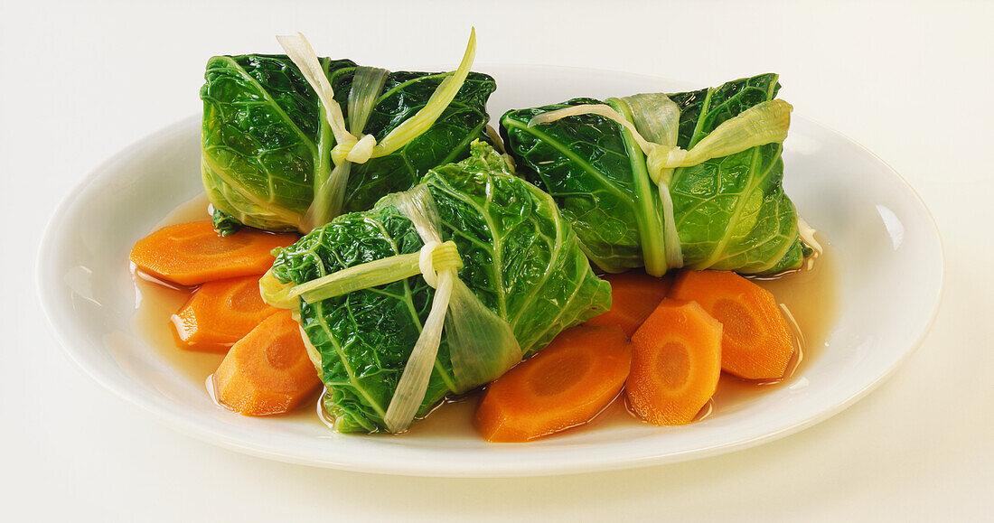 Stuffed cabbage with carrots