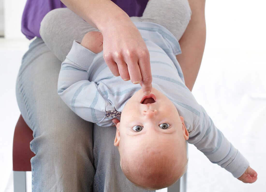 First aid treatment of choking infant