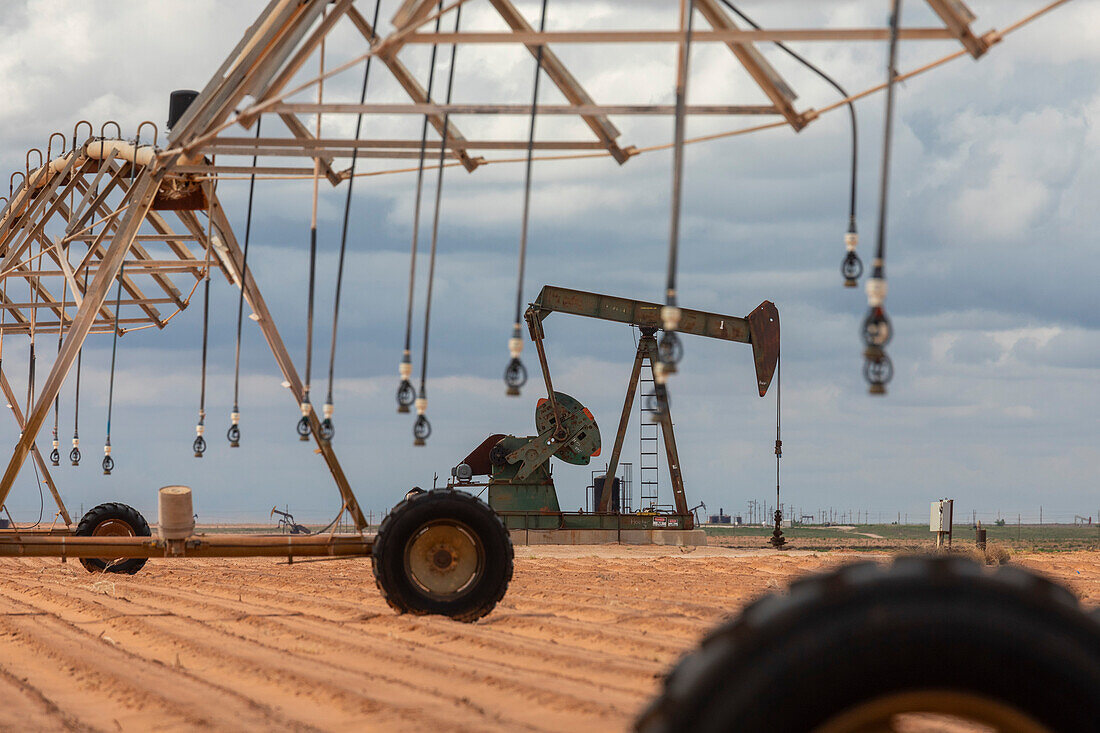 Oil well and irrigation equipment in West Texas, USA