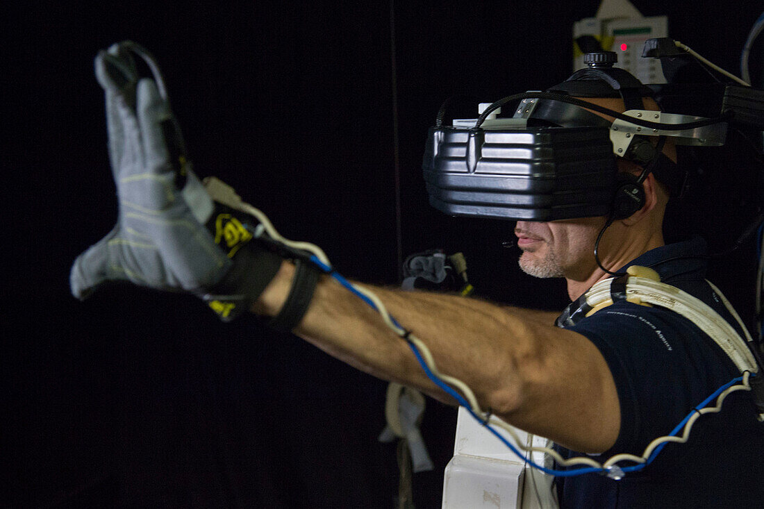 ESA astronaut training using virtual reality hardware