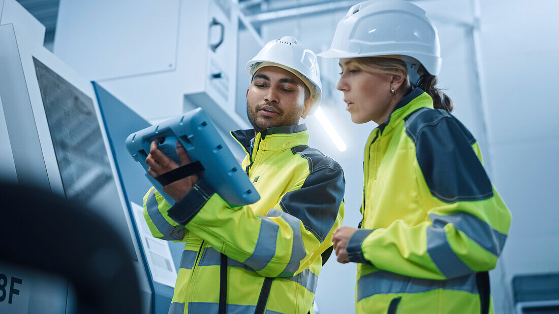 Engineer and manager talking in a factory